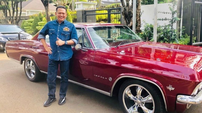 Bambang Soesatyo dengan Impala miliknya