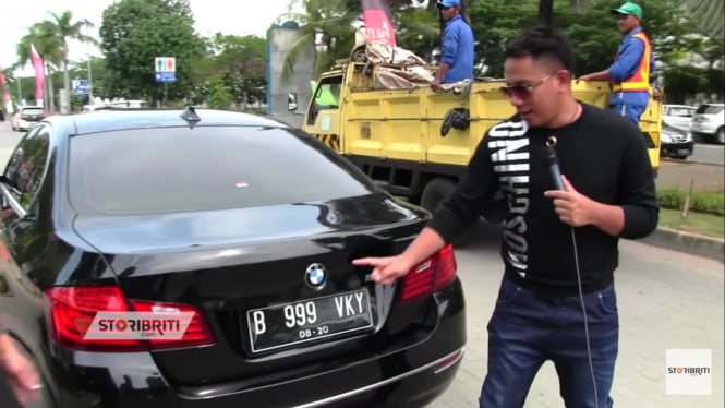 Vicky Prasetyo dengan BMW 520i