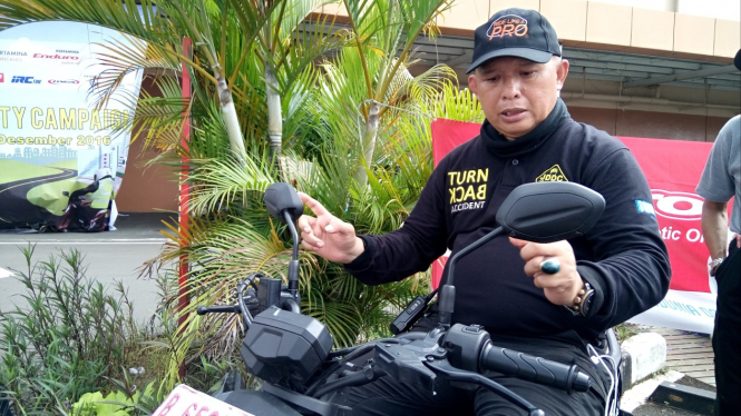 Spion sepeda motor