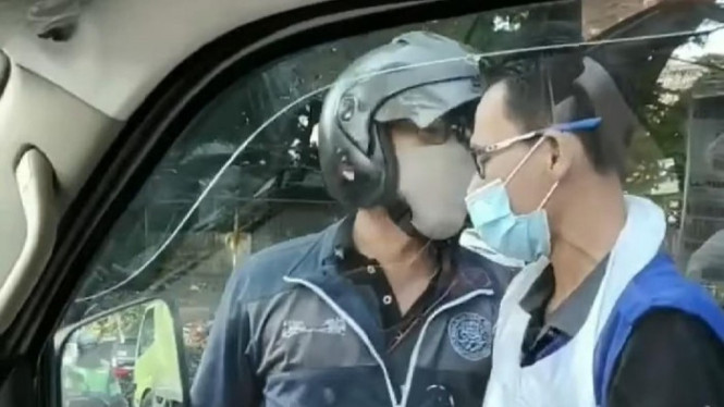 Pemotor cekcok dengan Ambulans