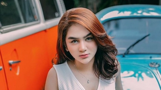 Hana Hanifah, cabe-cabean kelas puluhan juta