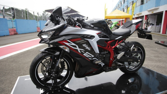 kawasaki ZX-25R
