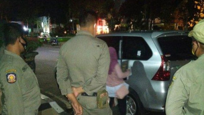 Viral Mobil Goyang-goyang