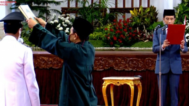 Gubernur Kepulauan Riau Isdianto saat dilantik Jokowi