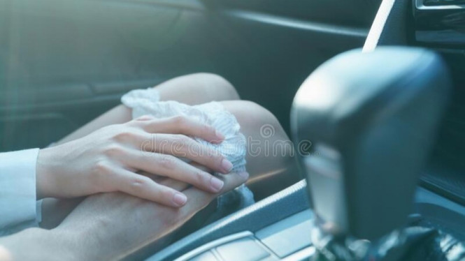 Iustrasi hubungan intim di dalam mobil