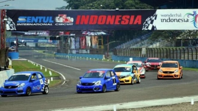 balap mobil Honda