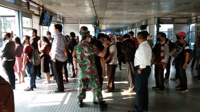 Penumpang Transjakarta selama Gage