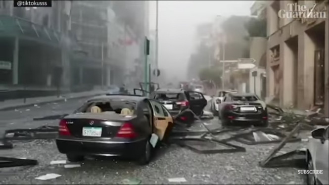 Mobil hancur di ledakan Lebanon