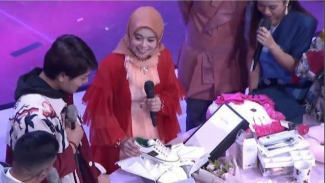 Hadiah sepatu Rizky Billar untuk Lesty Kejora setara harga BeAT