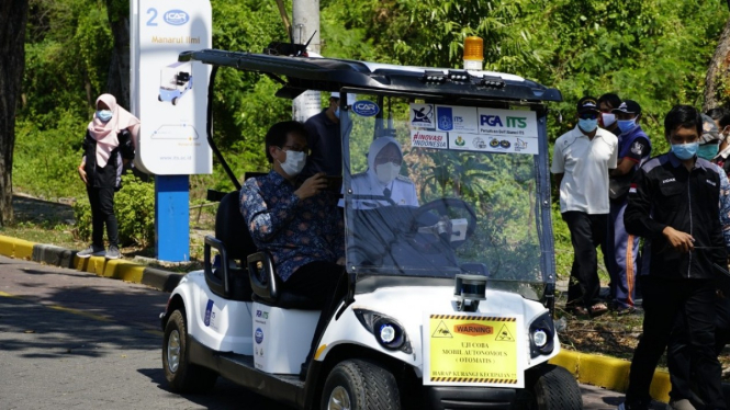 Mobil pintar i-Car buatan ITS
