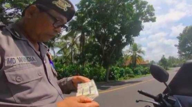 Polisi Bali minta uang Rp1 juta kepada turis Jepang