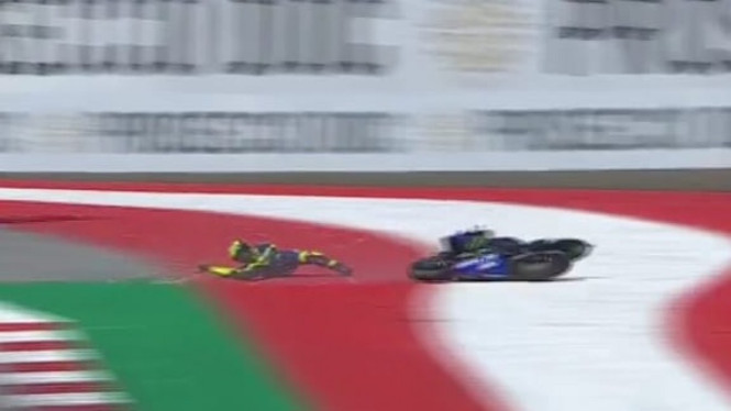 Valentino Rossi Terjatuh