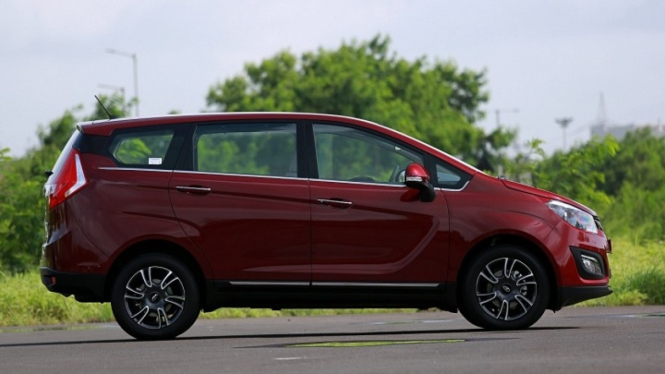 Mahindra Marazzo - Pesaing Avanza