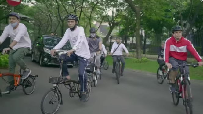 UAS gowes bareng artis