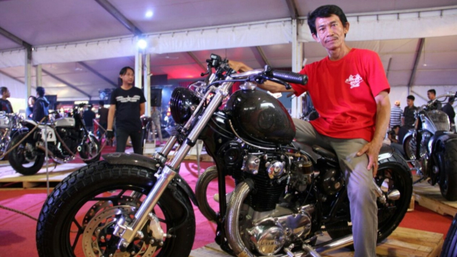 Motor custom bergaya chopper
