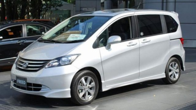 Ilustrasi Honda Freed Reza Artamevia