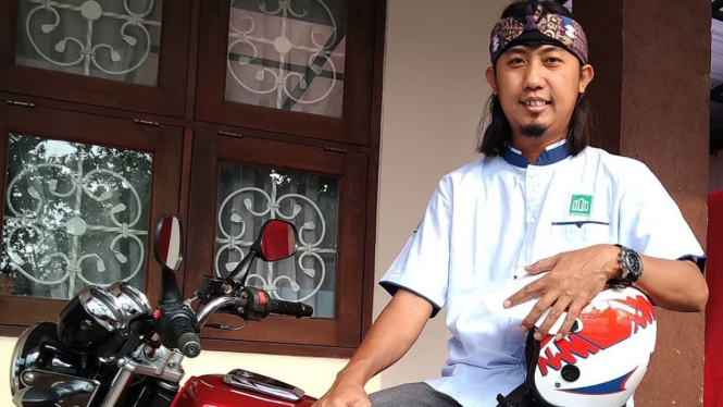 Ade Jigo bersama RX King miliknya