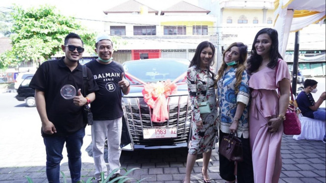 Sarwendah berikan Alphard