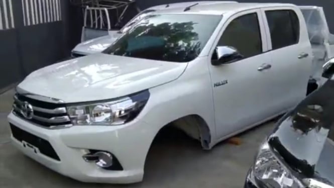 Toyota Hilux copotan