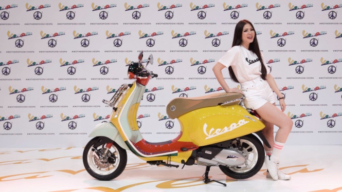 Vespa Primavera Sean Wotherspoon