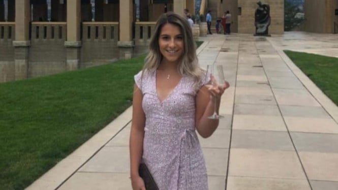 Sales diler Honda yang dicepat karena pakain transparan