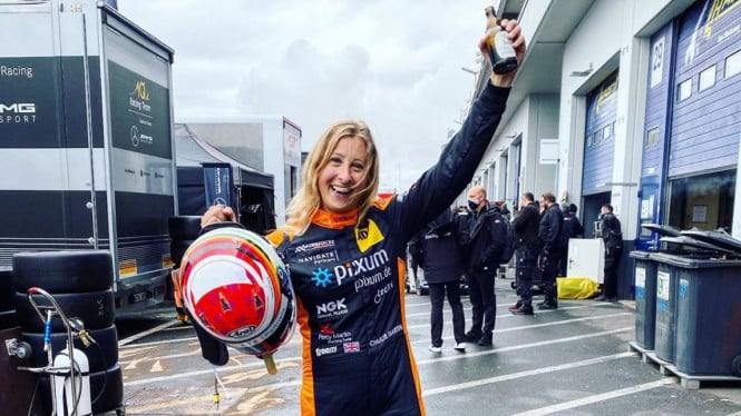 Pembalap transgender, Charlie Martin