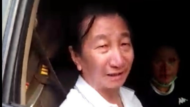 Orang Keturunan China Pakai Mobil Dinas TNI