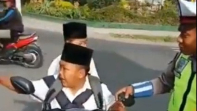 Anak Kecil Ditilang Polisi