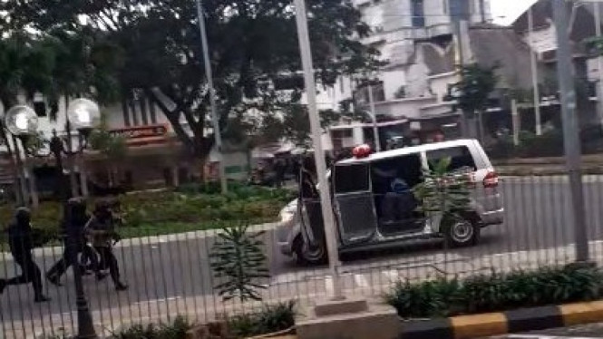 Ambulans Dikejar dan Ditembak Polisi