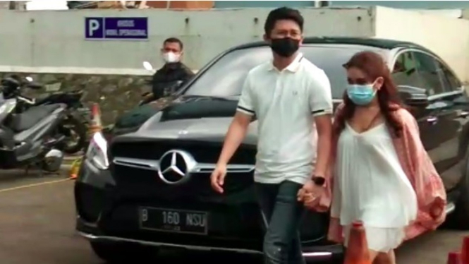 Ayu Ting Ting dan Adit Jayusman