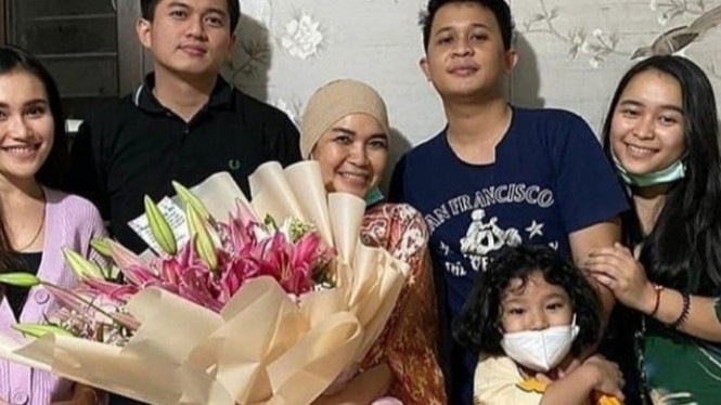 Ayu Ting Ting dan Adit Jayusman