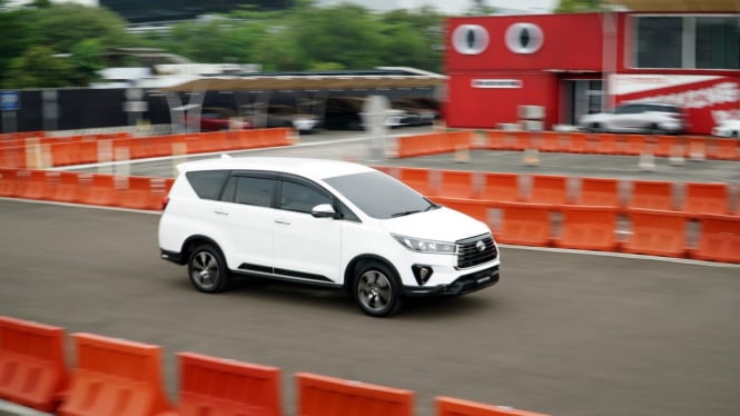 Toyota Innova Baru