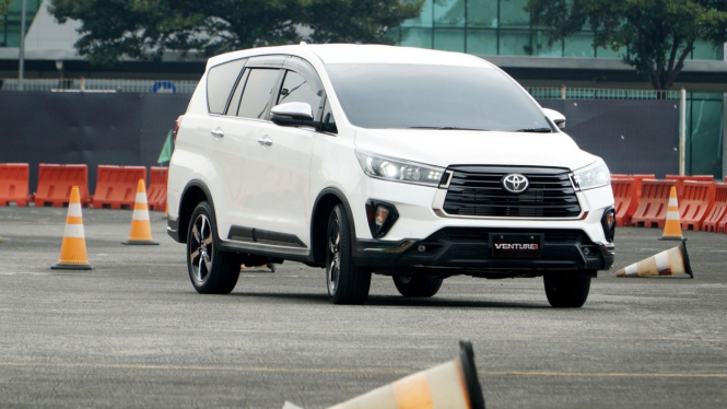 Toyota Innova Baru