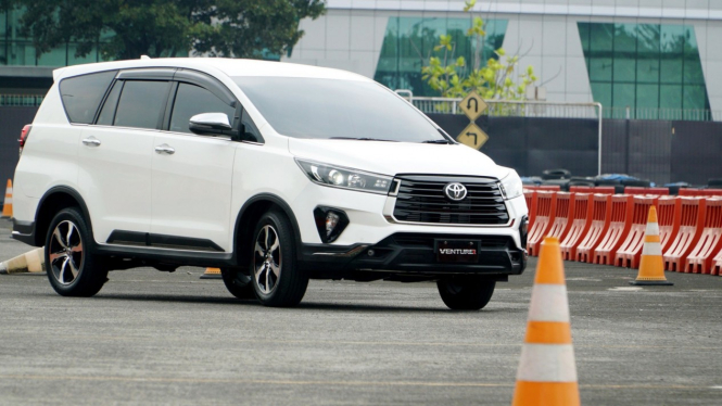 Toyota Innova Baru