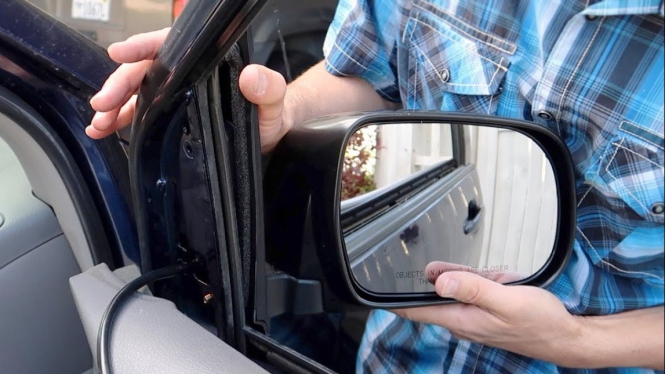 Kaca spion mobil