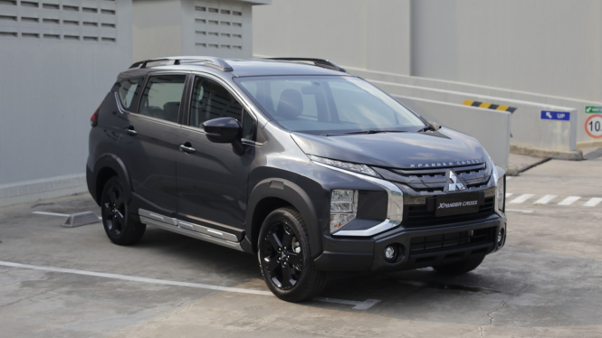 Mitsubishi Xpander Cross Adventure in Black