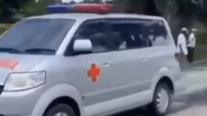 Ambulans Bawa Seserahan Pernikahan