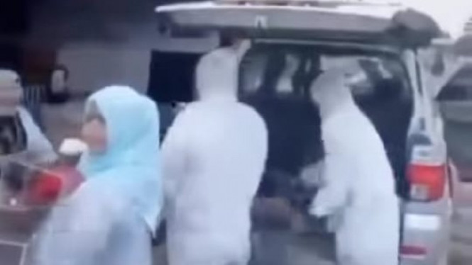 Ambulans Bawa Seserahan Pernikahan