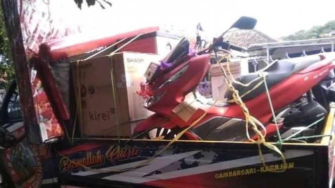 Honda PCX mahar pernikahan kakek 71 tahun dengan gadis 17 tahun