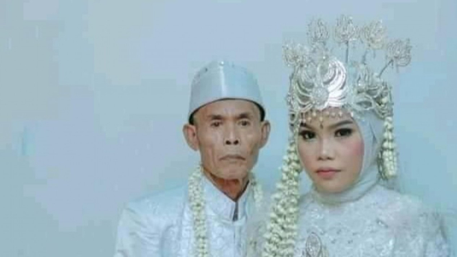 Pernikahan kakek-kakek dan gadis