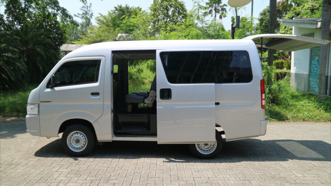 Suzuki Carry Minibus mulai dijual bebas