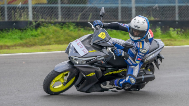 Galang Hendra coba All New Aerox 155 Connected.