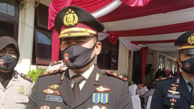Kapolres Bogor Roland Ronaldy