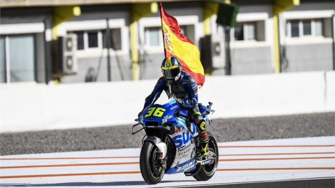 Joan Mir dengan Bendera Spanyol