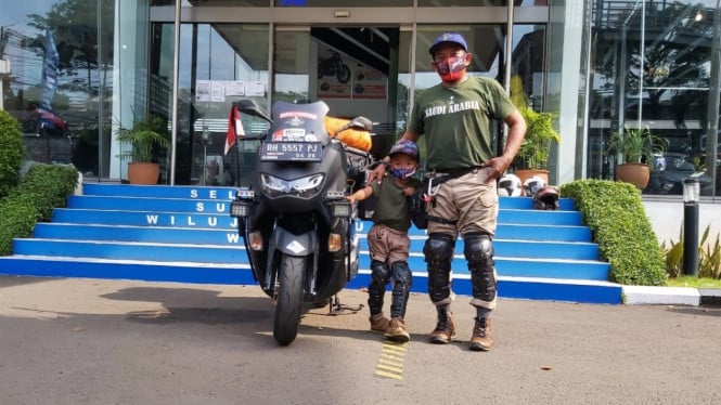 Lilik Gunawan bersama putranya siap touring lagi