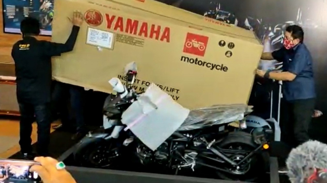 Unboxing Yamaha MT-09 di Bali