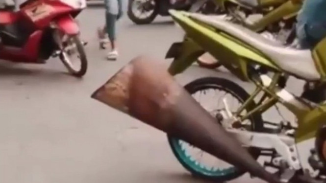 Motor Pakai Knalpot Gede