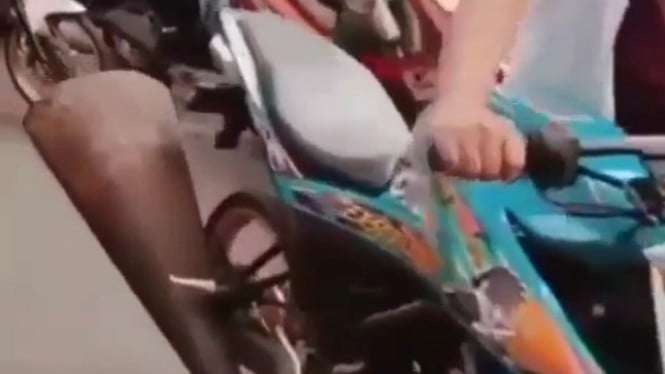 Motor Pakai Knalpot Gede