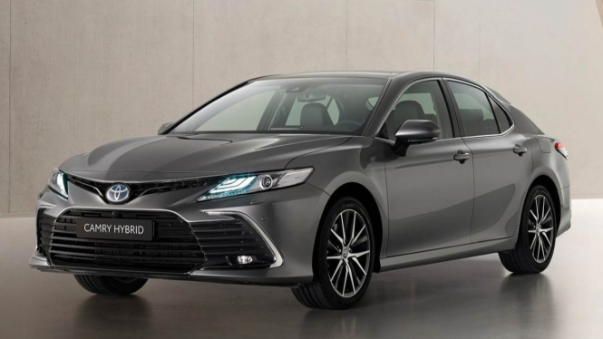 Toyota Camry bakal hadir versi facelift di 2021