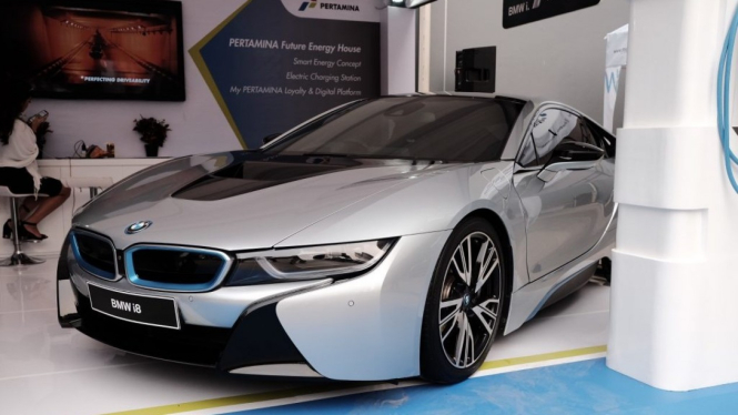 BMW I8